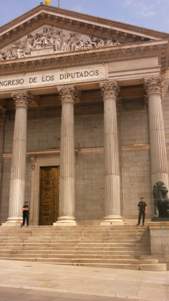 11Jdispositivopolicialyturistasalrededordelcongreso3