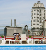 Piscina del hotel Emperador