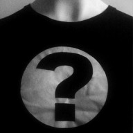 Sí, esta es la camiseta que lleva el/la interfecto/a